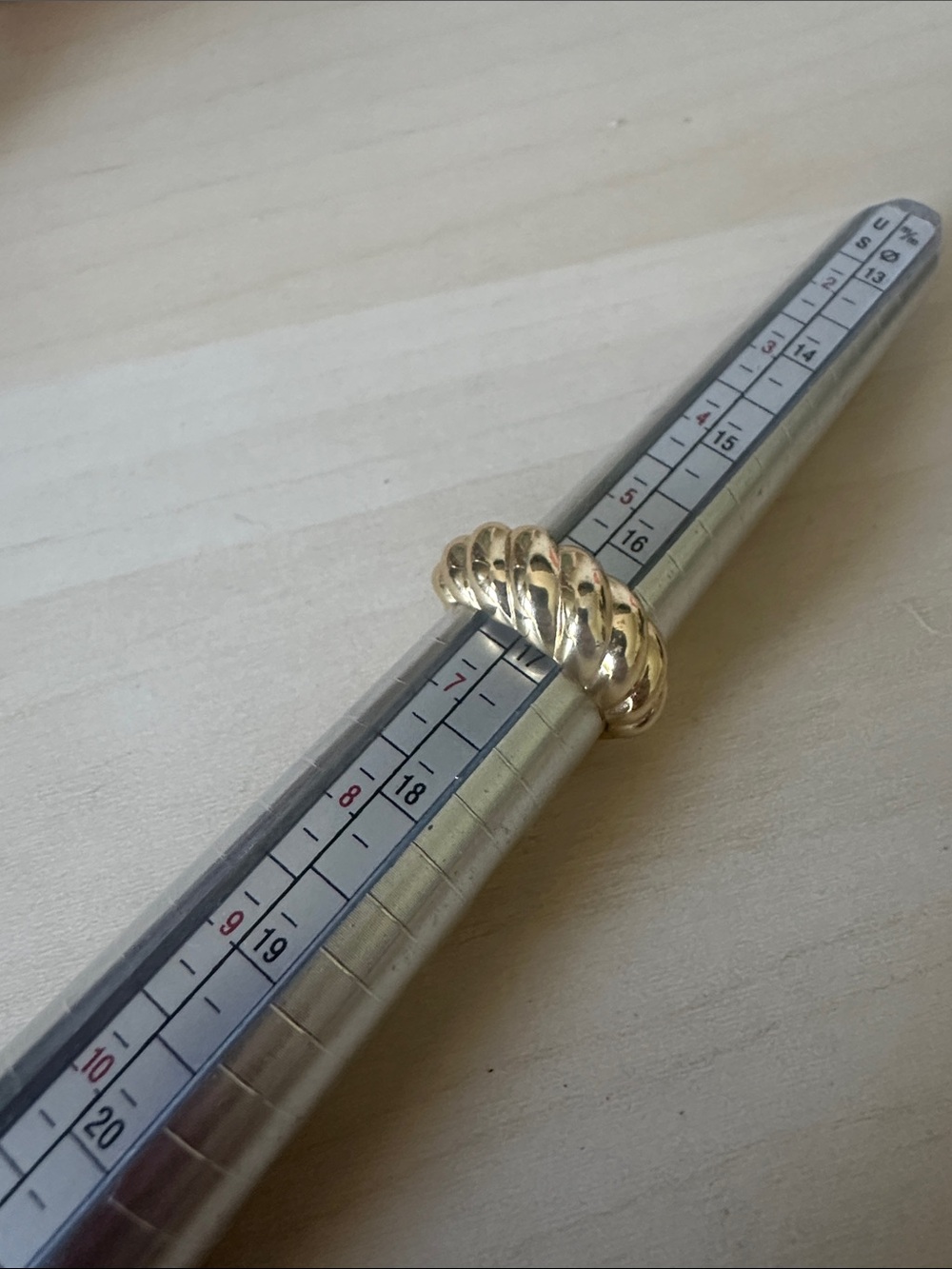 Elegant Twisted Gold Band Ring - Women's Fashion Ring